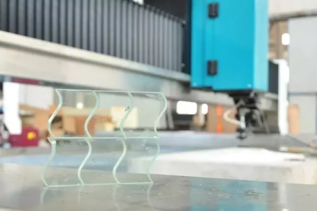 Máy cắt tia nước ứng dụng trong ngành công nghiệp thủy tinh Máy cắt tia nước ứng dụng trong ngành công nghiệp thủy tinh