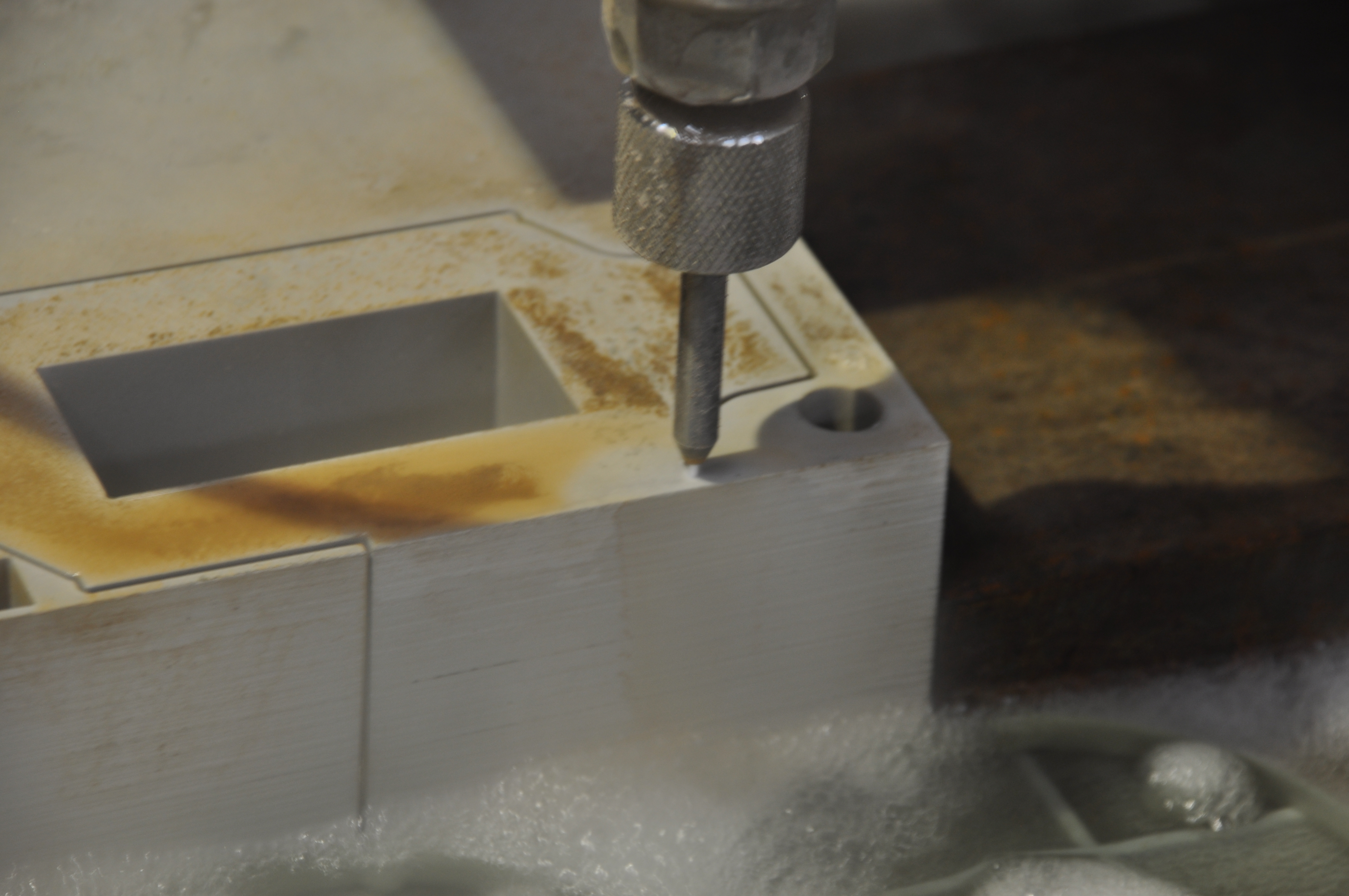 Hạt mài Garnet là gì? Vai trò hạt mài Garnet trong cắt vật liệu với máy Waterjet Hạt mài Garnet là gì? Vai trò hạt mài Garnet trong cắt vật liệu với máy Waterjet