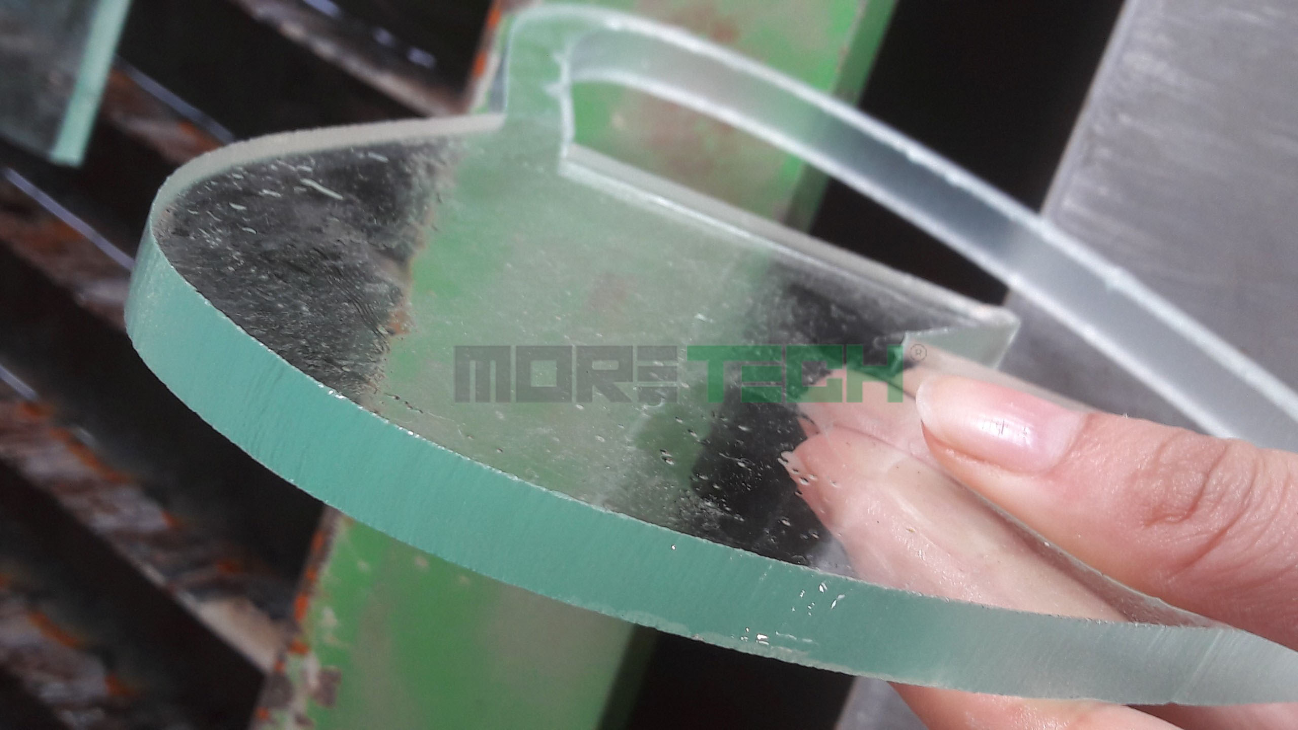 Ứng dụng công nghệ Waterjet vào cắt thủy tinh và gạch gốm