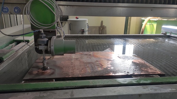 Kiểm soát tốc độ cắt vật liệu của máy cắt tia nước Kiểm soát tốc độ cắt vật liệu của máy cắt tia nước